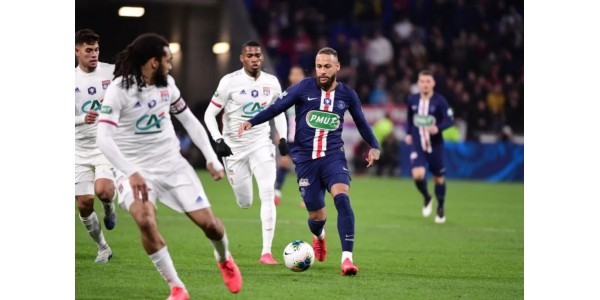 Neymar byl soupeři opět zlomyslně zraněn